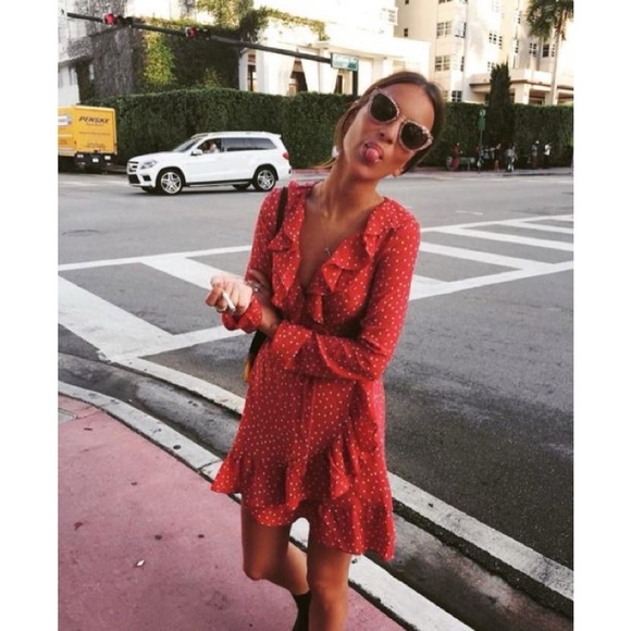 Réalisation • The Alexandra wrap silk mini dress Red Star print ruffled - Picture 10 of 15